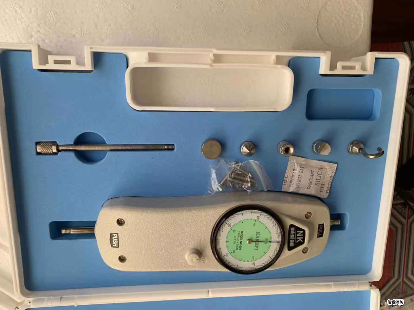 測(cè)力計(jì)50N～500N；精度：±0.5％　