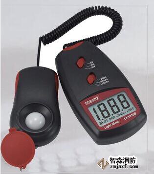數(shù)字照度計量程不小于2000lx；精度：±5％